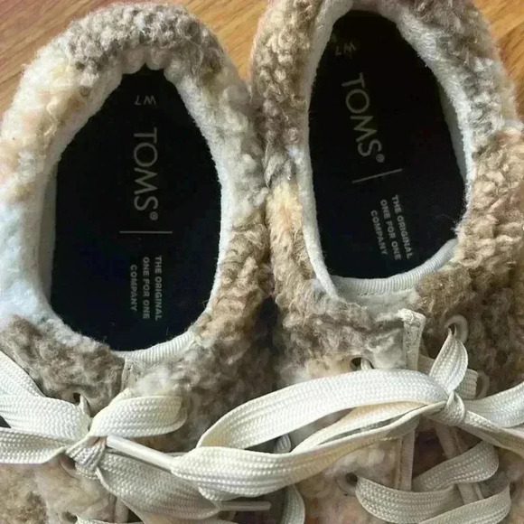 Toms Lace up lug brown multi faux shearling plaid shoes- US womens size 7 - Picture 3 of 10